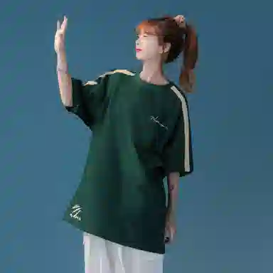 maxim's de paris logoT