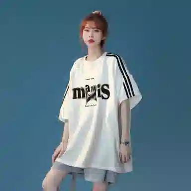 maxim's de paris logoT