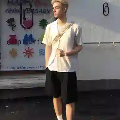 maxim's de paris vibe