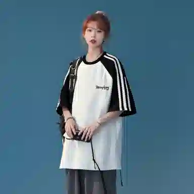 maxim's de paris logoT