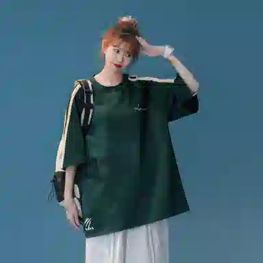 maxim's de paris logoT