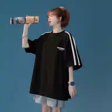 maxim's de paris logoT