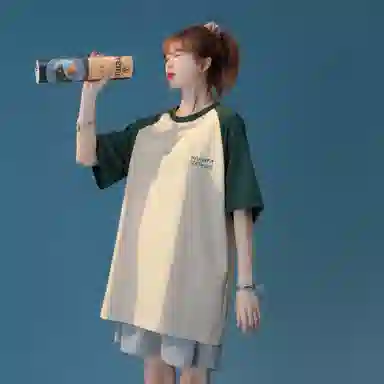 maxim's de paris logoT