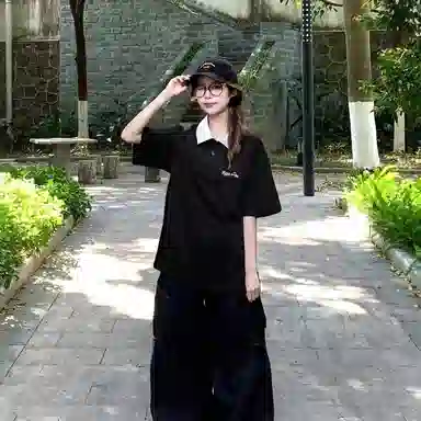 maxim's de paris logoT