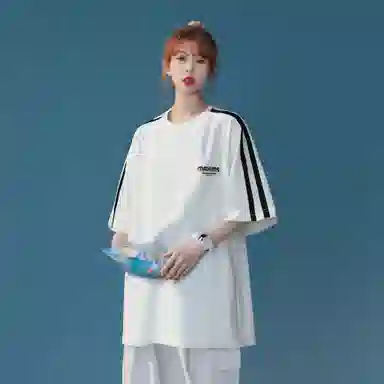 maxim's de paris logoT