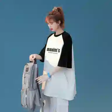 maxim's de paris logoT