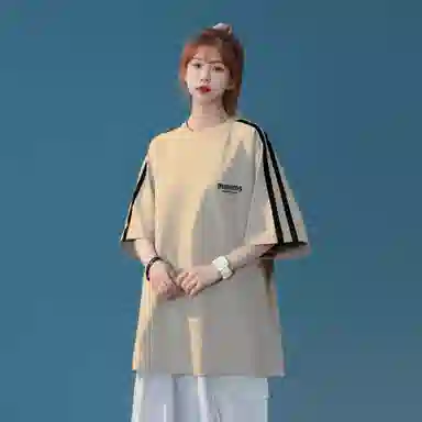 maxim's de paris logoT