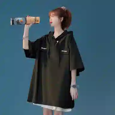 maxim's de paris logoT