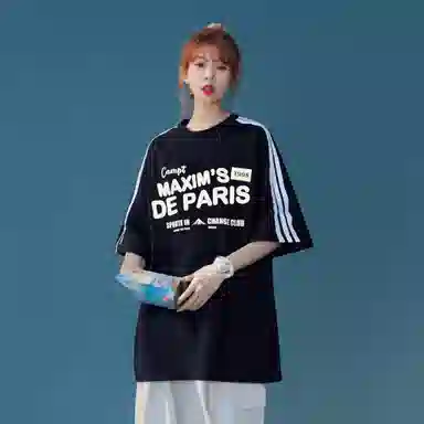 maxim's de paris logoT