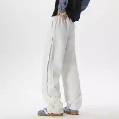 maxim's de paris Logo