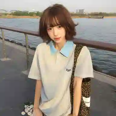 maxim's de paris logoT