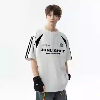 maxim's de paris logoT