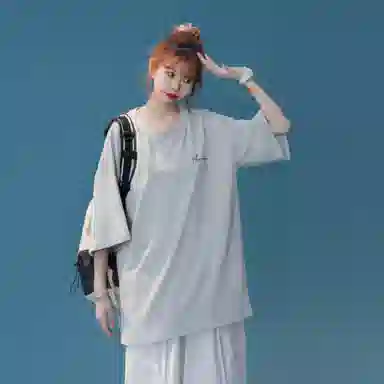 maxim's de paris logoT