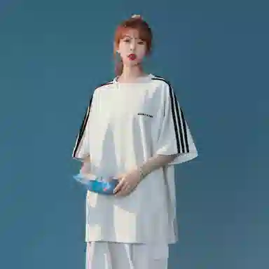 maxim's de paris logoT