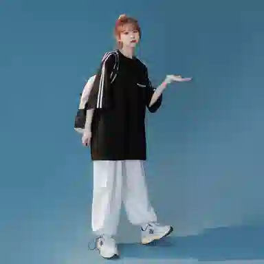 maxim's de paris logoT