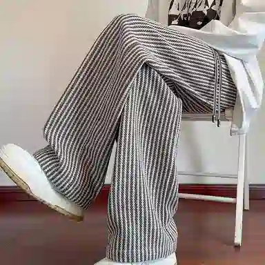 M JEANS STUDIOS 7