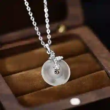 【S925银 扣住福蝶】 七好美银 蝴蝶平安扣 新中式精致轻奢时尚优雅小清新 简约小众高级感设计 日常通勤百搭锁骨链 玉髓 项链 女款