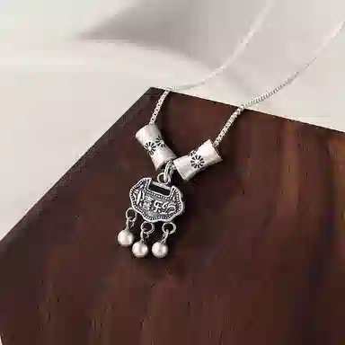 999