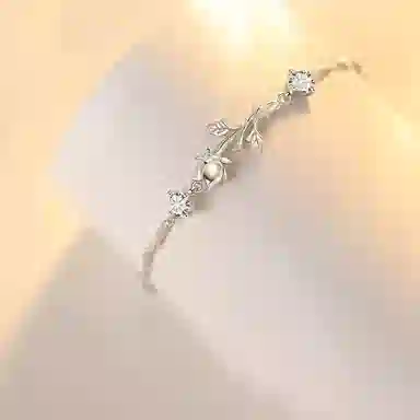 925
