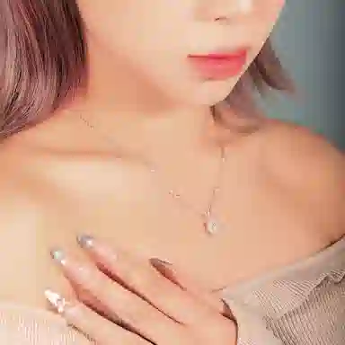 925