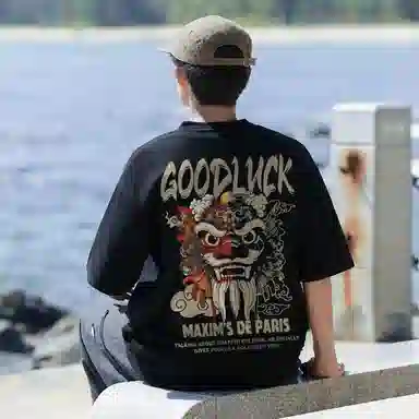 maxim's de paris LOGOT