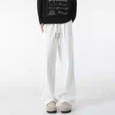 maxim's de paris vibe