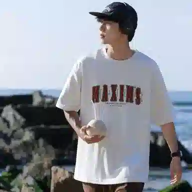 maxim's de paris logoT