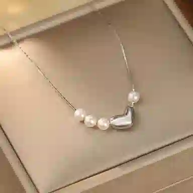 925