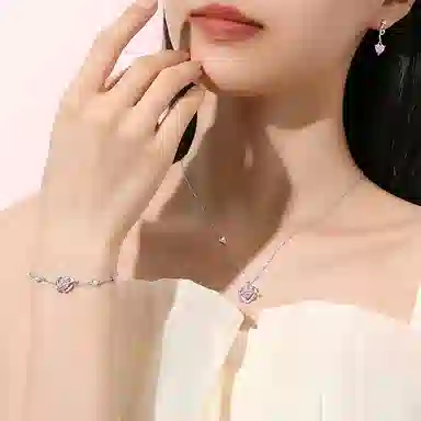 925