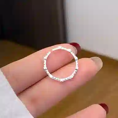 925