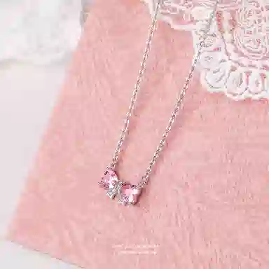 925