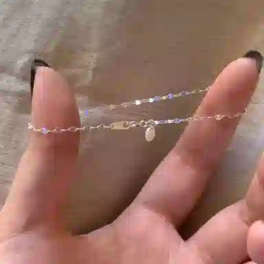 925