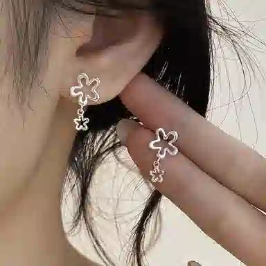925