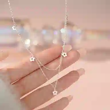 925