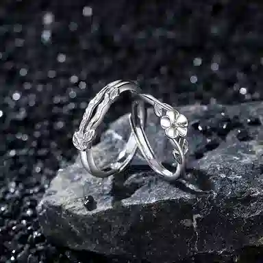 925