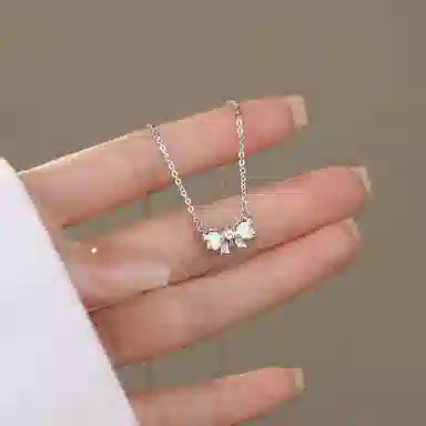 925