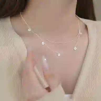 925