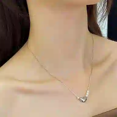 925