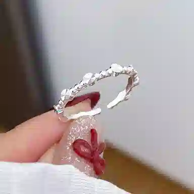 925