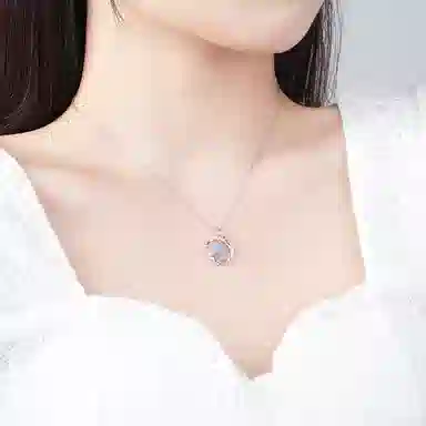 925