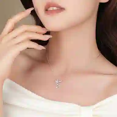 925