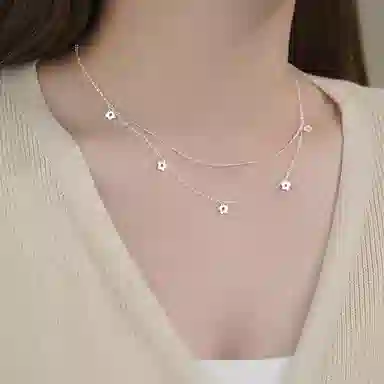 925