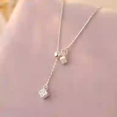 925