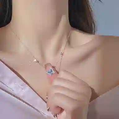 925
