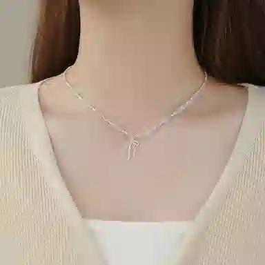 925