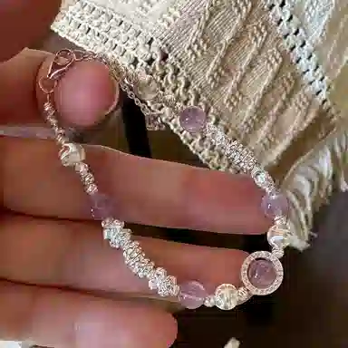 925