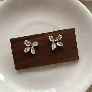 925