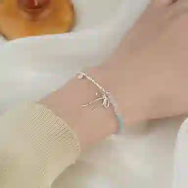925