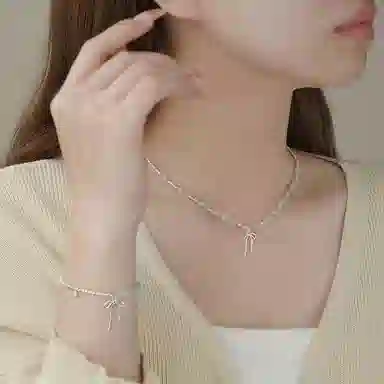 925
