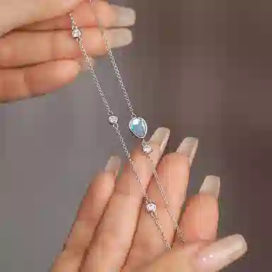 925